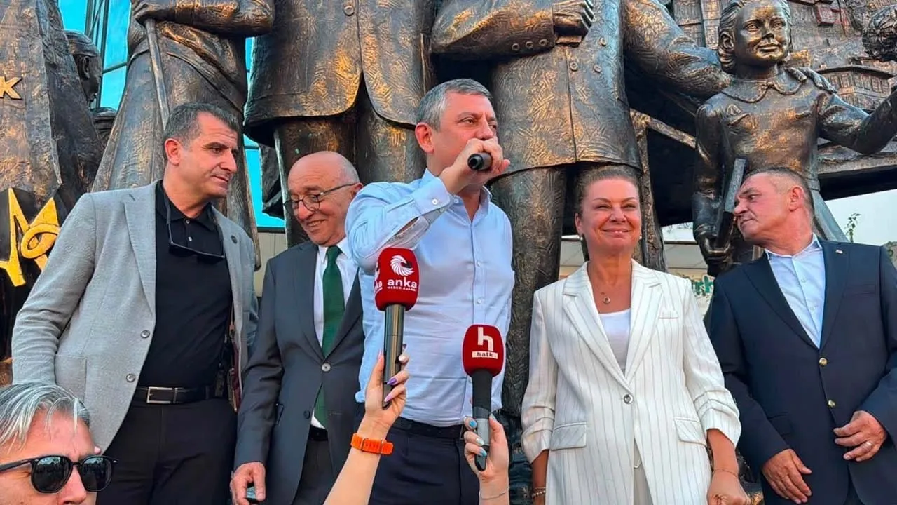 ÖZGÜR ÖZEL'E SAFRANBOLU'DA MUHTEŞEM KARŞILAMA